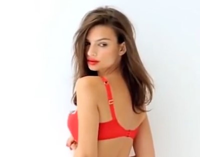 Emily Ratjoweski strips naked and has her photo taken