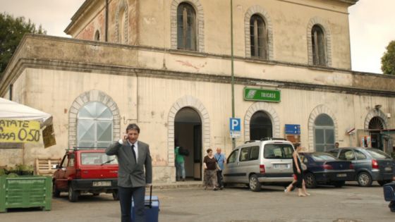 L'esigenza di unirmi ogni volta con te: The arrival at the station