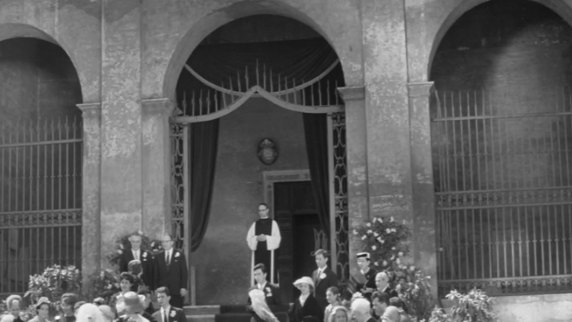 Totò, Fabrizi e i giovani d'oggi: the church